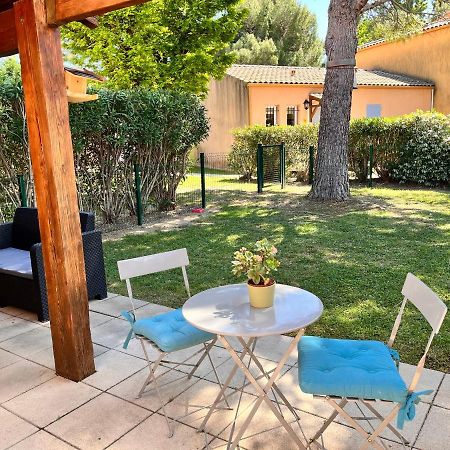 Maison de vacances dans résidence avec piscine Arles Extérieur photo