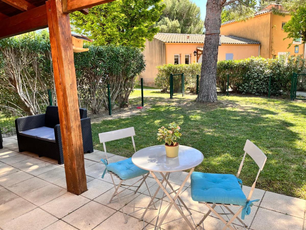 Maison de vacances dans résidence avec piscine Arles Extérieur photo